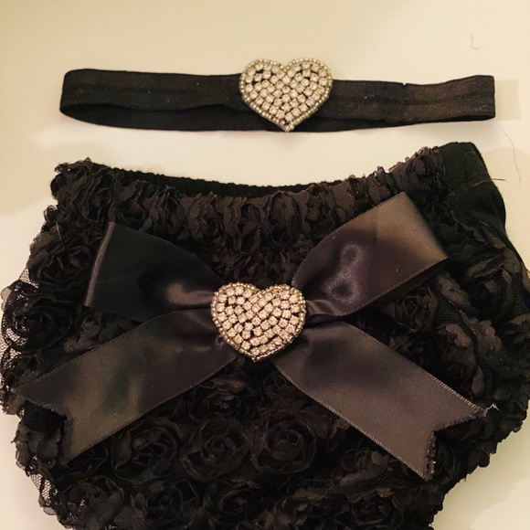 Baby bloomers and matching headband with 🖤 - Picture 2 of 4